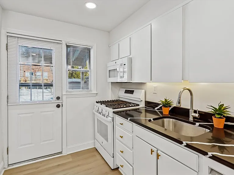 1612 Hardwick Rd — Photo 3