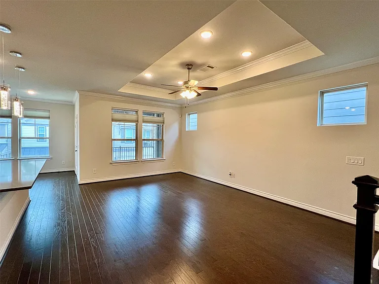 10916 Cannes Memorial Dr — Photo 4