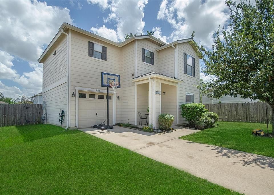 Welcome to 6639 Fairbrook Park Lane! This home sits on a premium lot and on the cul-de-sac.
