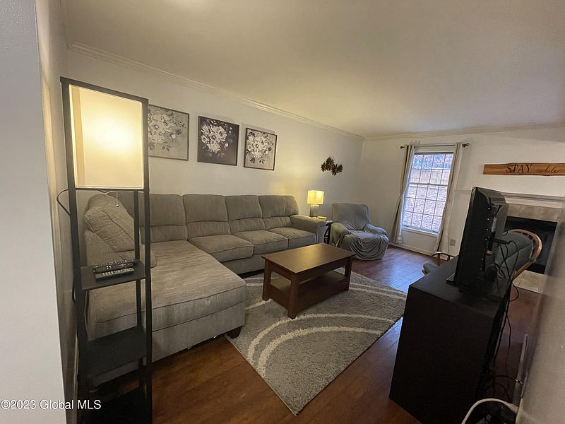 2nd image of 106 Deer Run Drive