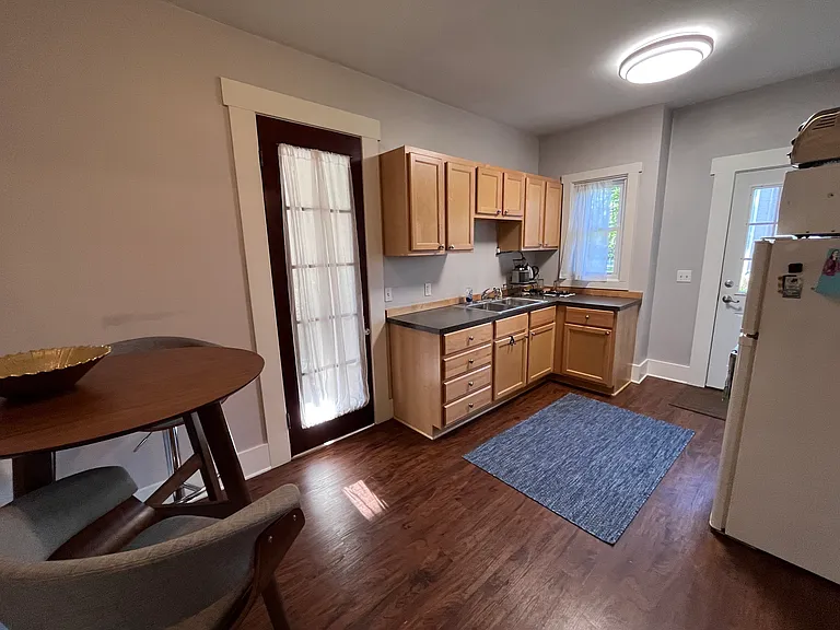 519 Coit Ave NE #2 — Photo 3