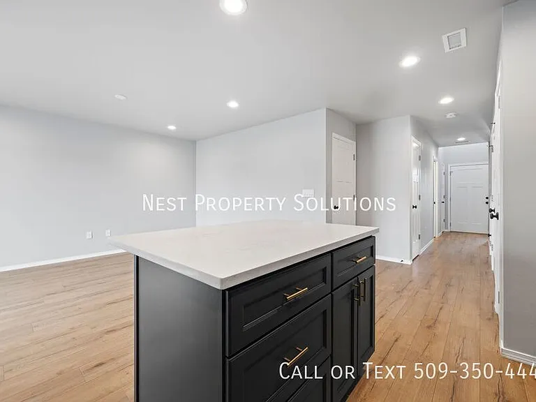 338 W 6th St — Photo 8