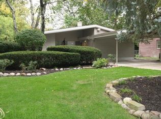 25704 Ivanhoe Rd, Huntington Woods, MI 48070