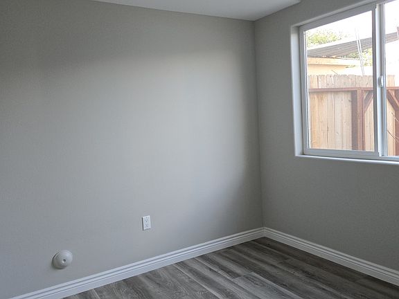 3rd image of 3035 Adelia Ave