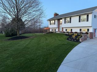 5587 Rogers Rd, Hamburg, NY 14075