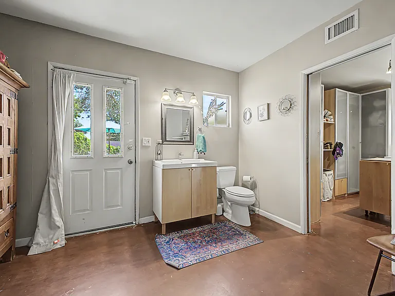 329 W Georgia Ave — Photo 15