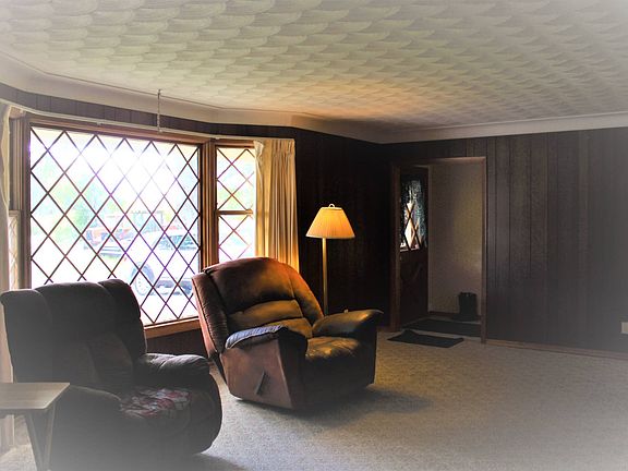 3rd image of 644 Loomis Ln