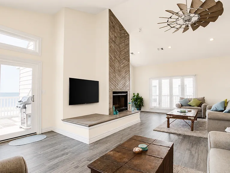 2319 Beach Castle Ln — Photo 5