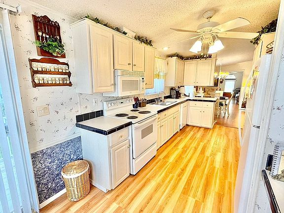 5th image of 1518 Jerstad Way #566