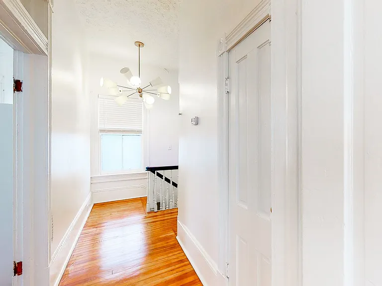 123 W 41st St — Photo 37