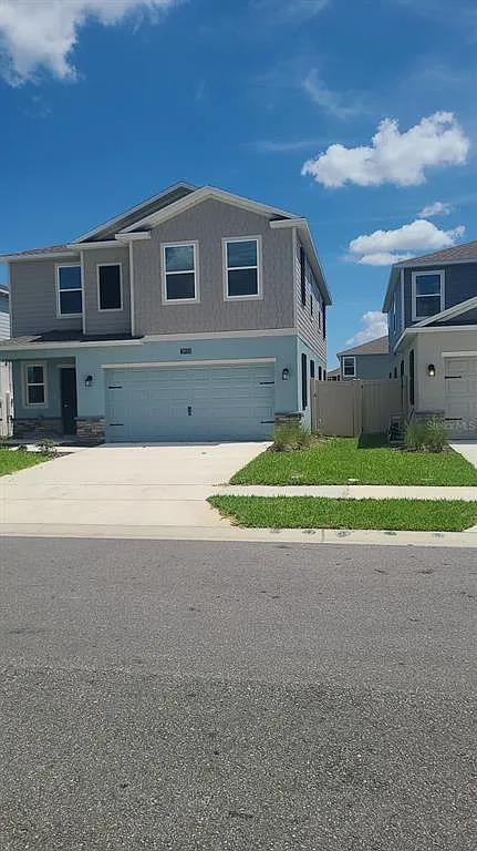 5 bed, 2.5 bath, 2112 sqft, $2,400 — Photo 4