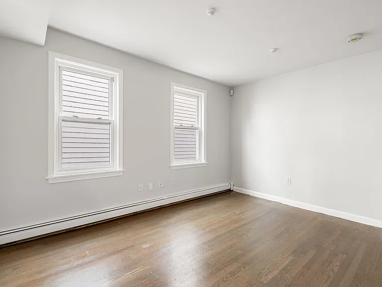 218 W 7th St #2 — Photo 10
