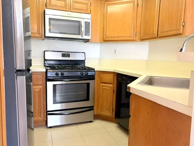 2564 Avenida Del Vis — Photo 3