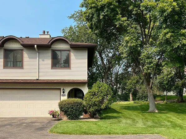 8836 N Maplebrook Ct, Minneapolis, MN 55445