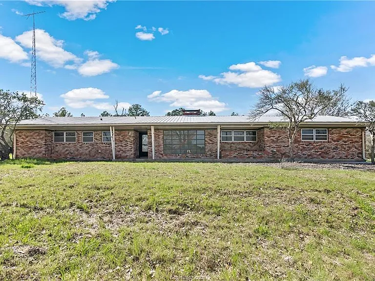 21086 State Highway 6 S — Photo 2