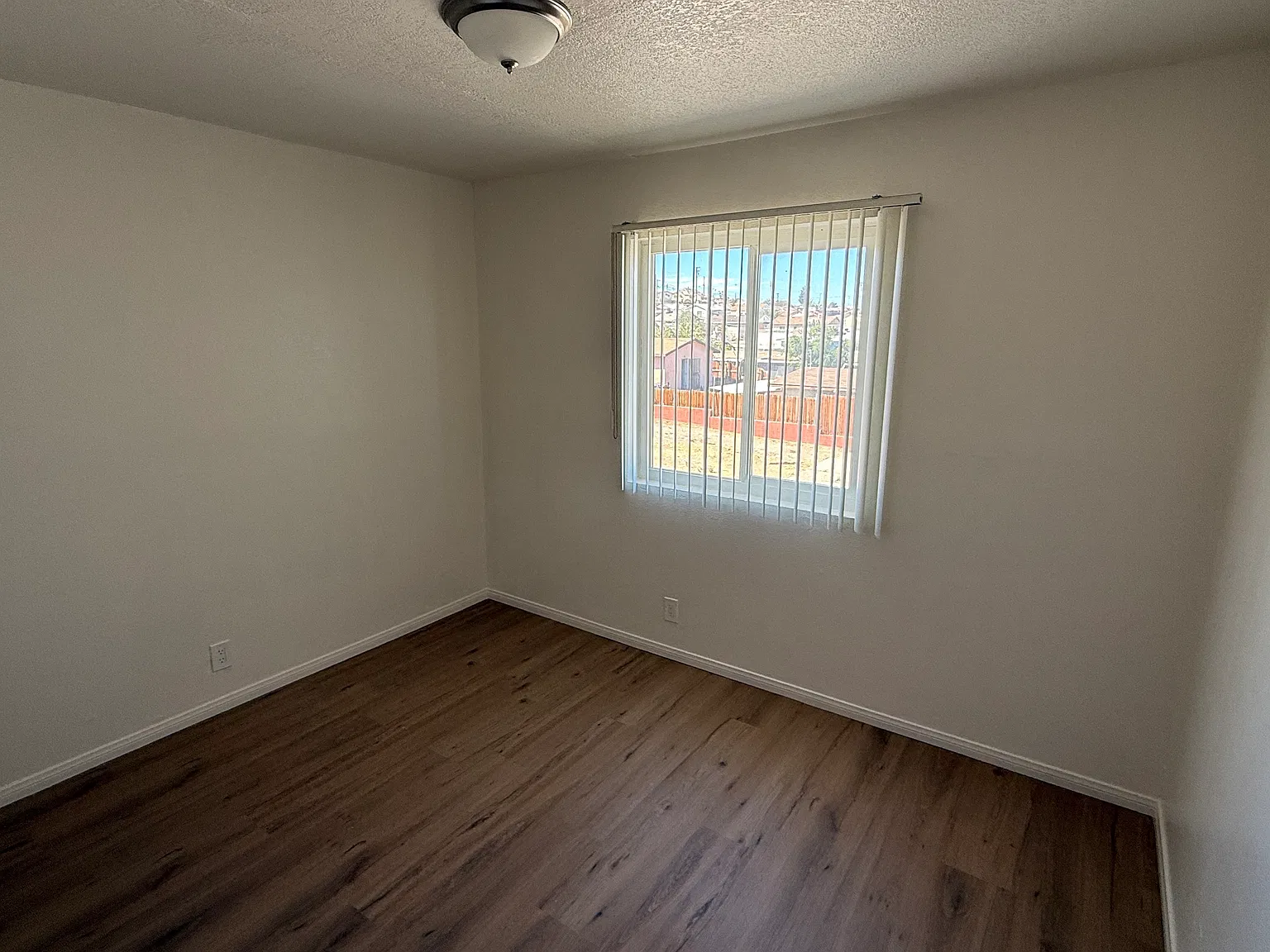 2 bed, 650 sqft, $1,300 — Photo 4