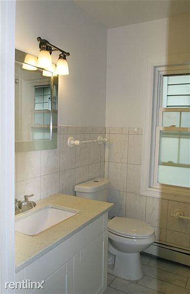 BathroomApt2
