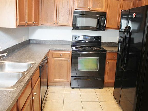 5th image of 2388 Grand Central Pkwy #40