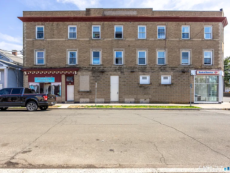 60 Center St #10 — Photo 16