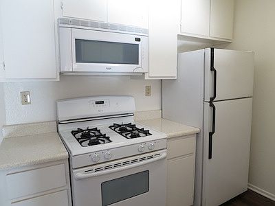 4th image of 11018 Moorpark St APT 302