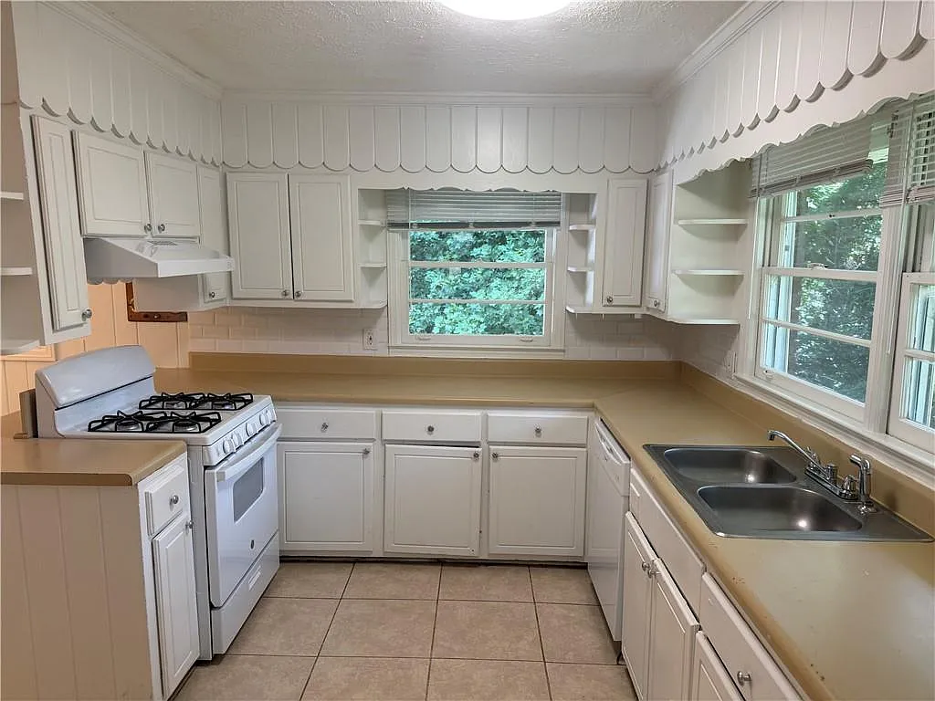 3 bed, 2.0 bath, 1460 sqft, $1,850 — Photo 2