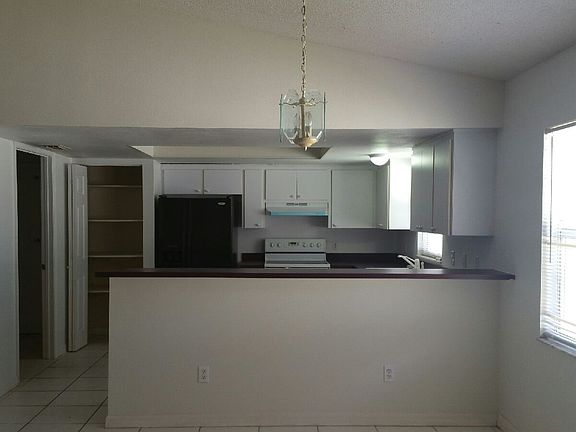 3rd image of 1753 Evans Dr