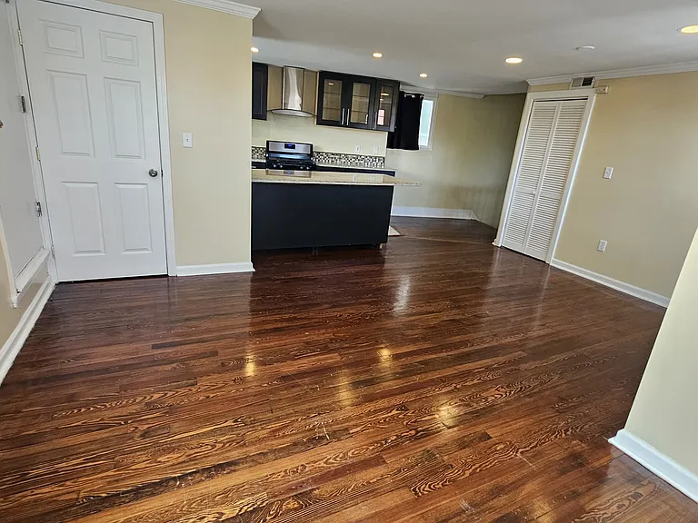 75 Whitney Ave #4B — Photo 3