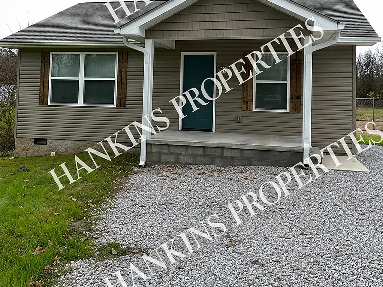 42 Hickory Hill Ln — Photo 1