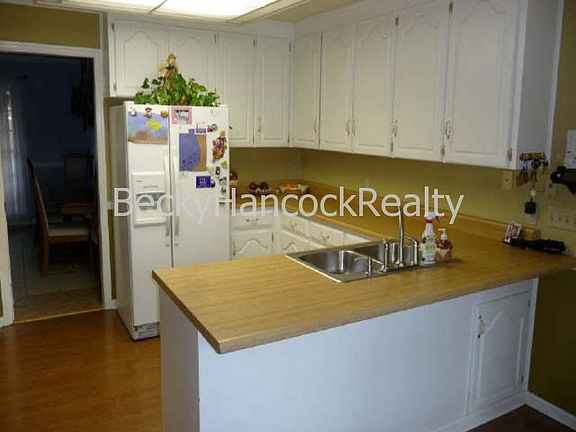 3rd image of 408 Lake Oliver Dr