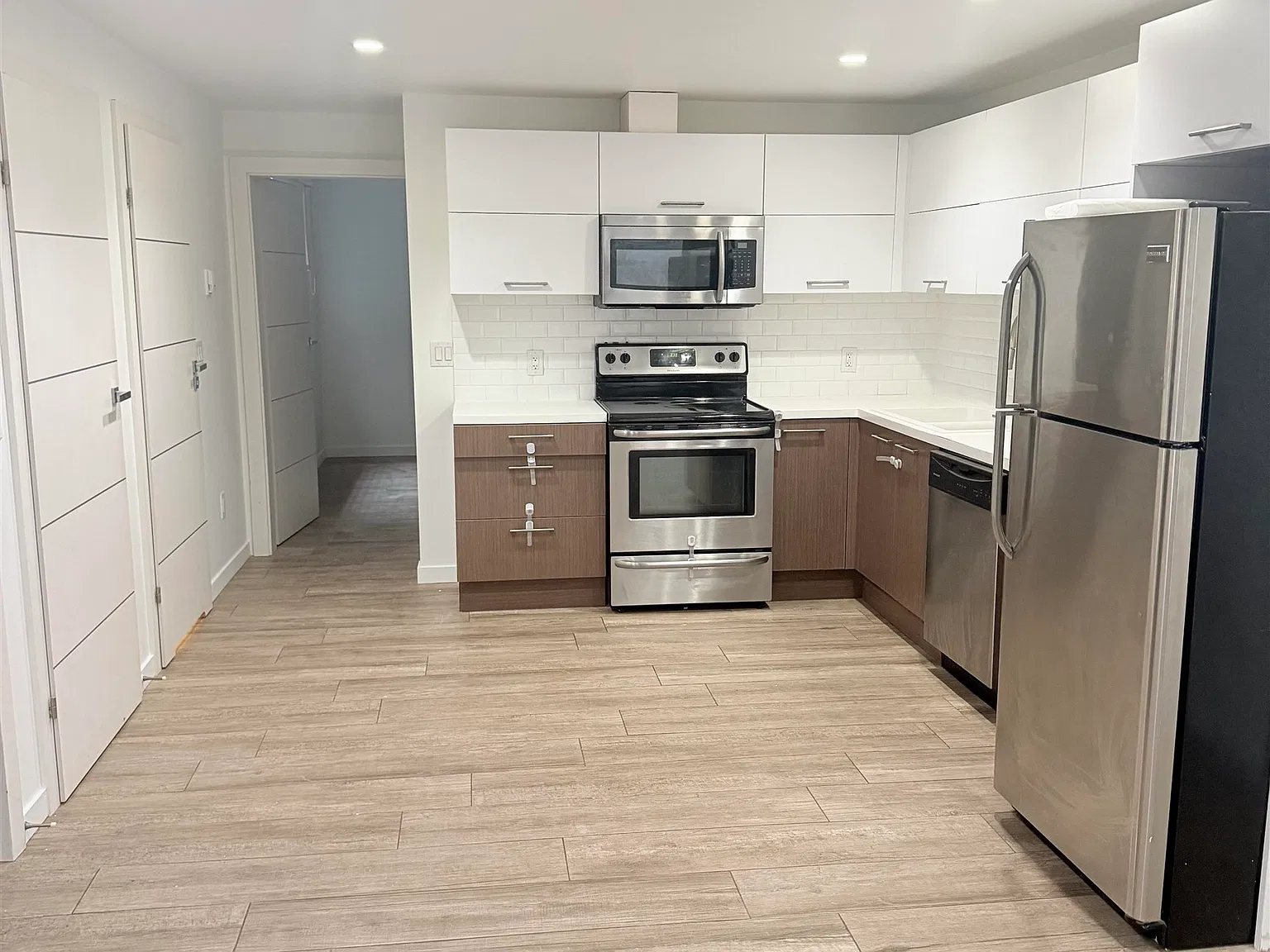 2 bed, 700 sqft, $1,850 — Photo 2