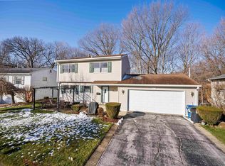 1813 47th Street Ct, Moline, IL 61265