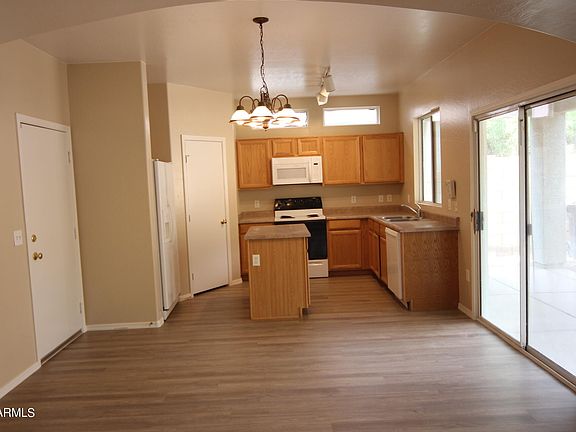 5th image of 1471 S HERON Lane