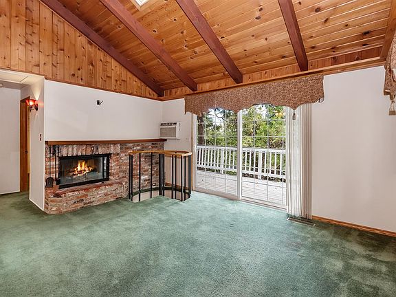 3rd image of 443 Iris Dr