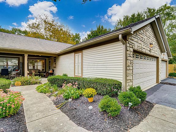 2nd image of 392 Crescent Ct