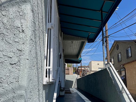 2nd image of 616 N Parkman Ave #616