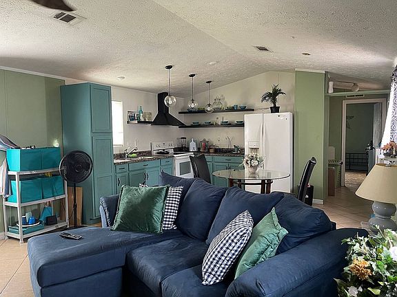 4th image of 4408 Hilo St #247