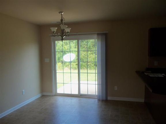 3rd image of 411 Broad Dr