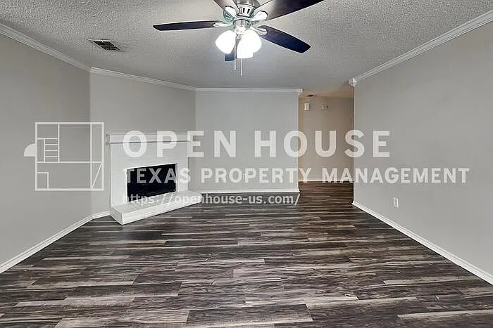 733 Tuscany Trl — Photo 3
