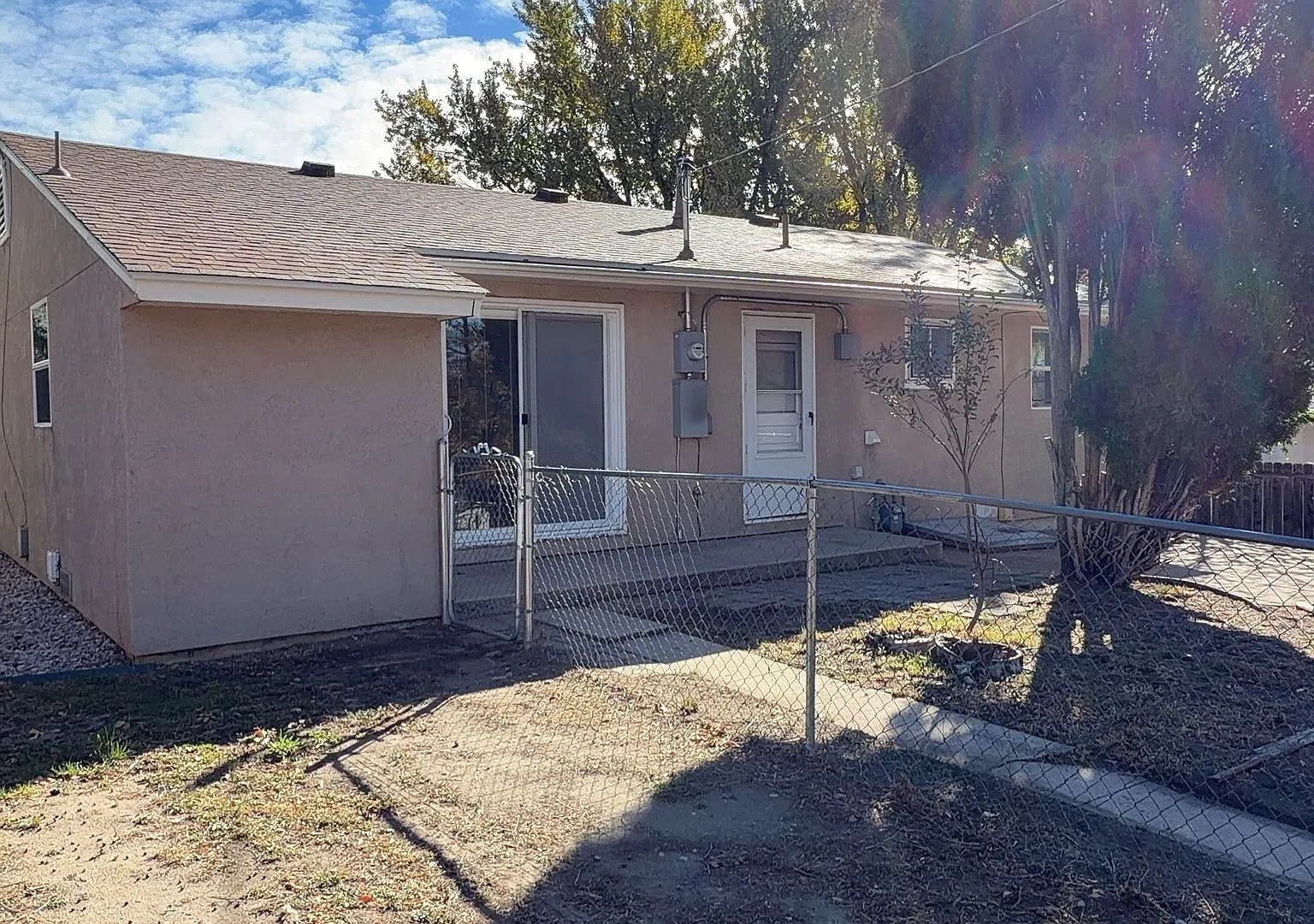 single family home — Photo 2