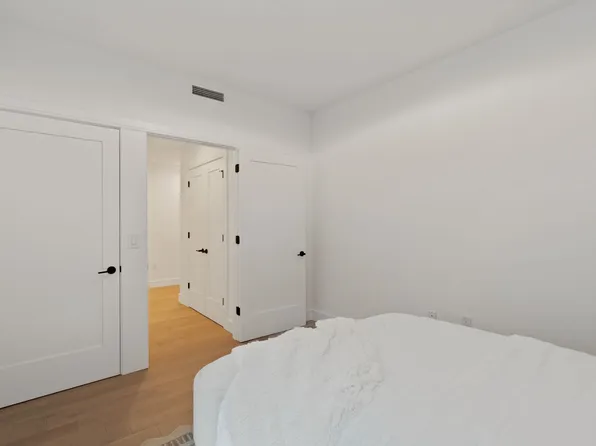 139 Christopher Columbus Drive image 16 of 33