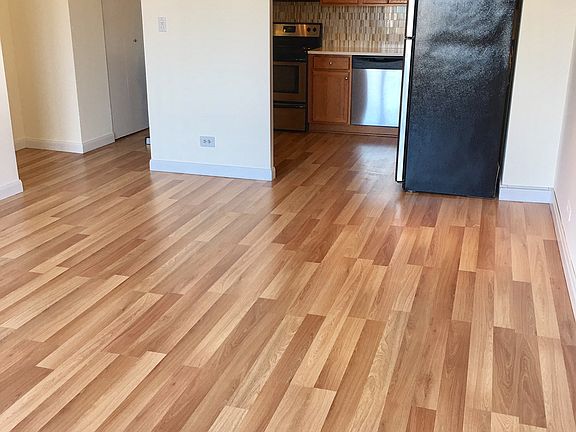 5th image of 3930 N Pine Grove Ave APT 1709