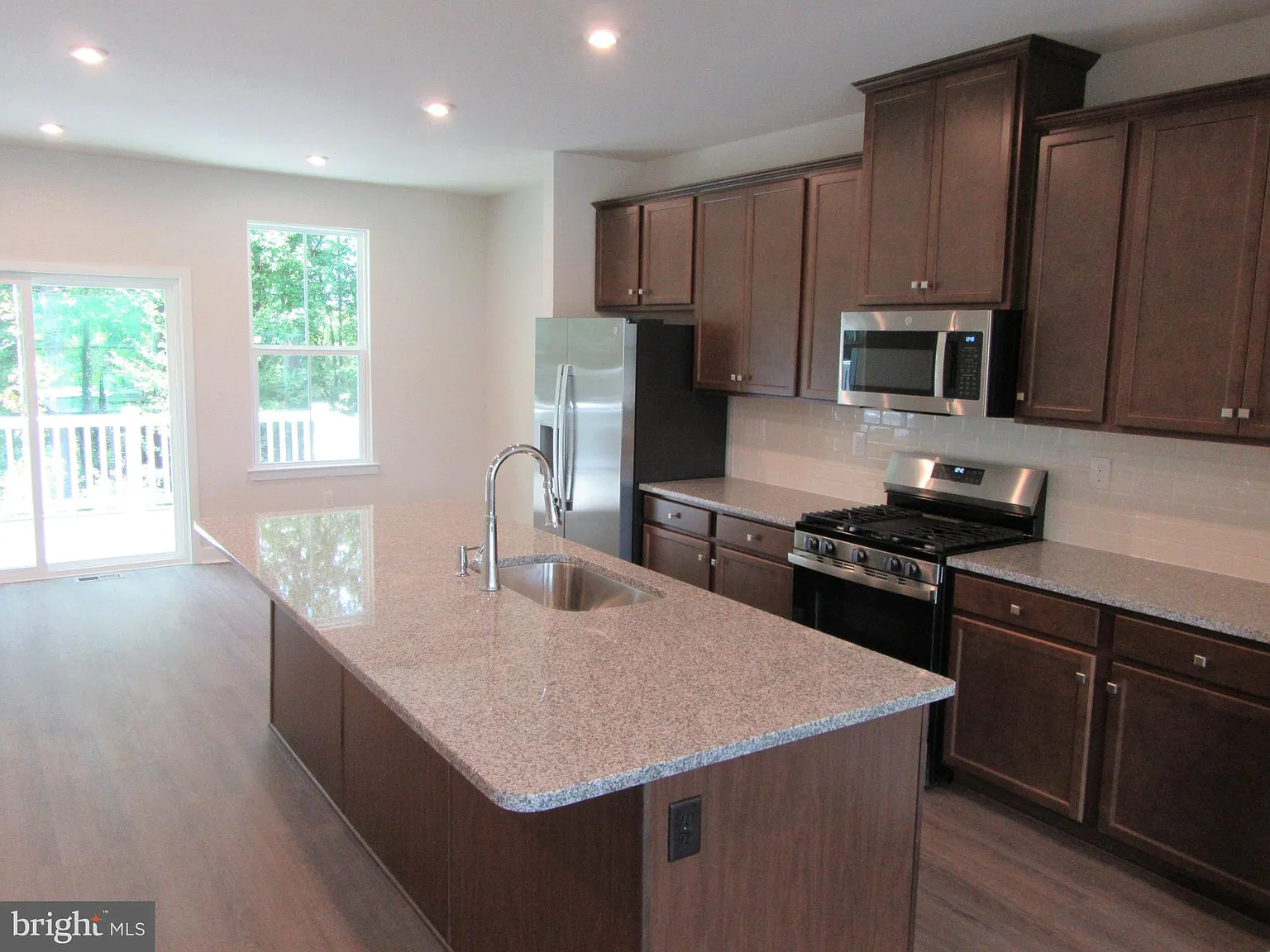 4 bed, 3.5 bath, $3,200 — Photo 3