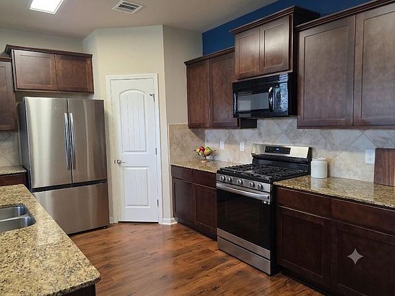 4th image of 260 E Lake Dr