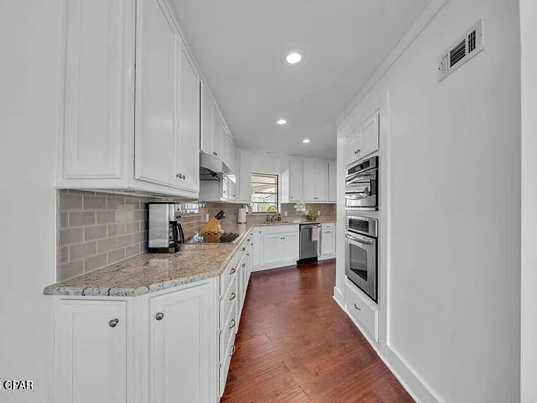 628 Amberjack Dr — Photo 3