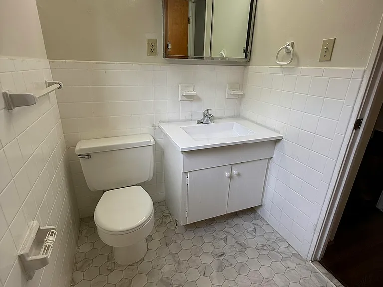 Full Hall Bath