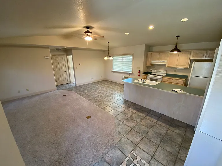 30 Sunshine Ct #B — Photo 2