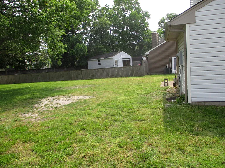 933 Fairborn Cir — Photo 5