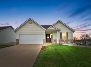 61 Highland Rd, Winfield, MO 63389
