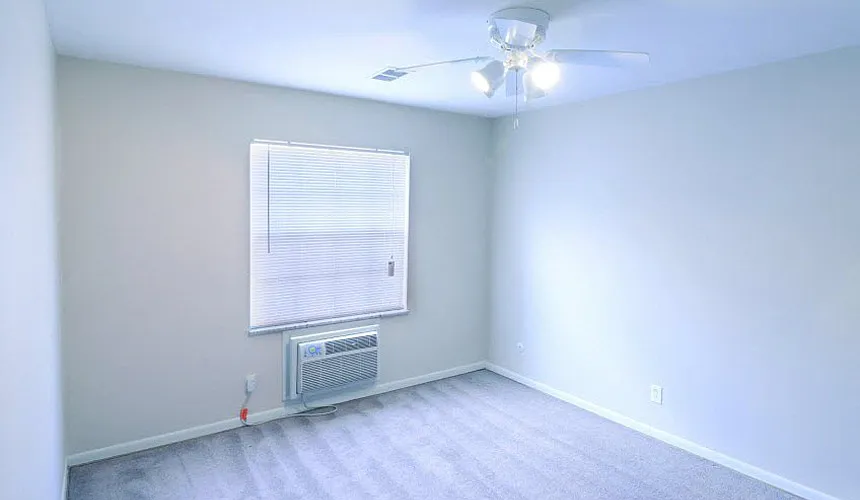 Alexander Hamilton Plaza Apartments — Photo 4