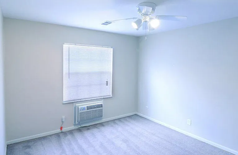Alexander Hamilton Plaza Apartments — Photo 4